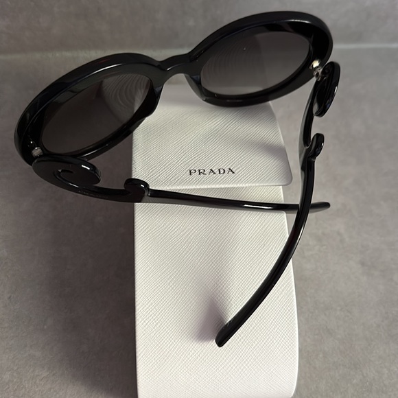 Prada  genuine Sunglasses comes with the case still new made in Italy - Picture 6 of 16